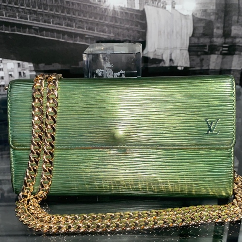 Authentic Rare Louis Vuitton Epi Leather Sarah Wallet